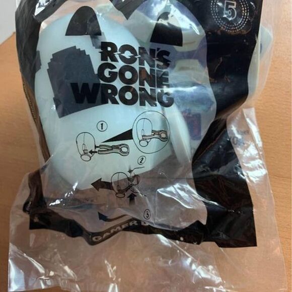 2021 McDONALD'S Ron's Gone Wrong HAPPY MEAL Toy Gamer B Bot NIP - Picture 1 of 5